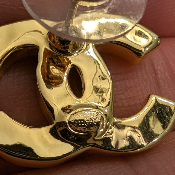 SOLD DIRECTLY Auth Chanel black with gold flake CC stud earrings Med/LRG size! - Picture 6 of 14